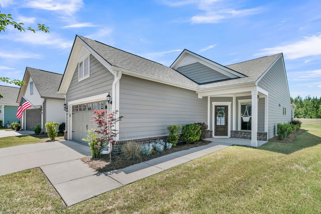 Photo of 613 Daffodil Court, Summerville, SC 29486 (MLS # 26014455)