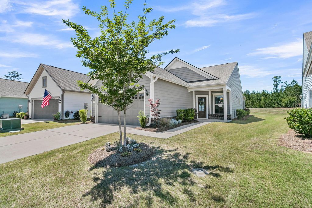Photo of 613 Daffodil Court, Summerville, SC 29486 (MLS # 26014455)