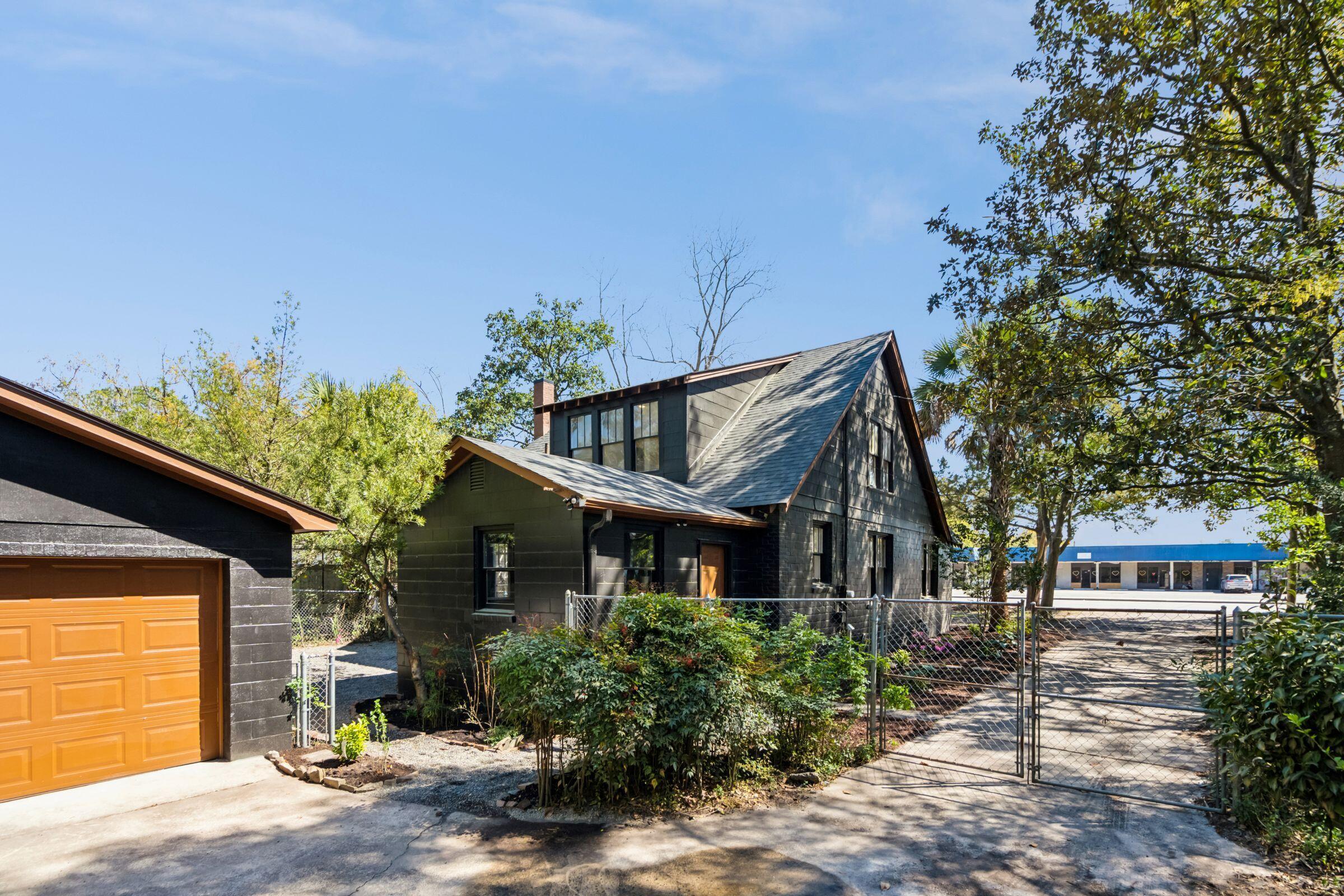 1456 Remount Road