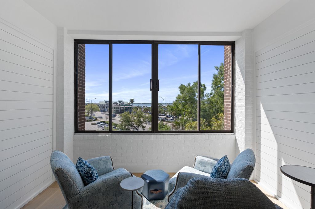 Photo of 14 Lockwood Drive #Apt 2d, Charleston, SC 29401 (MLS # 26014520)
