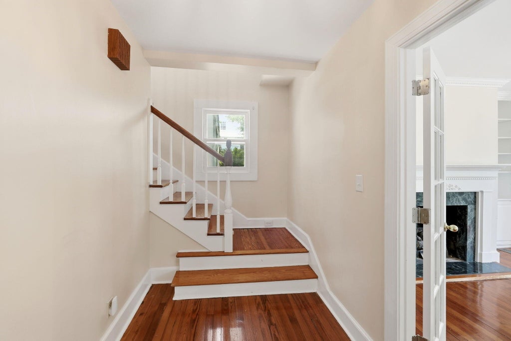 Photo of 184 Wentworth ST, Charleston, SC 29401 (MLS # 26016107)