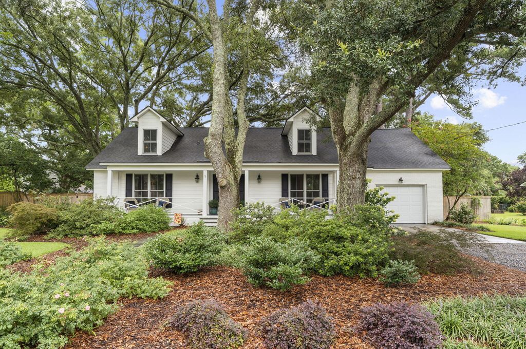 Photo of 1114 Meadowcroft Lane, Mount Pleasant, SC 29464 (MLS # 26020381)
