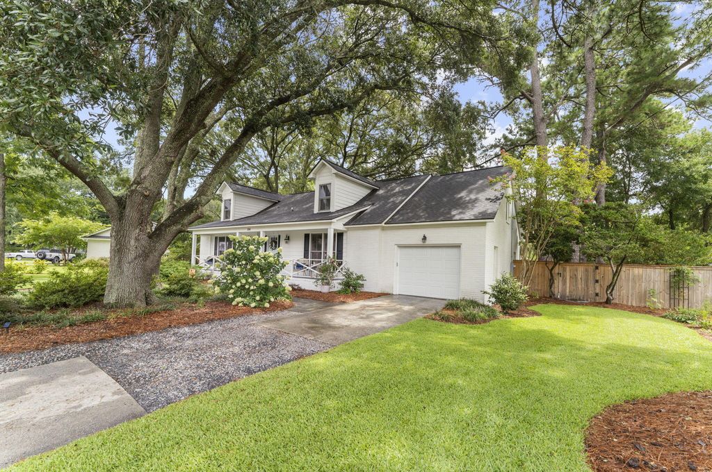 Photo of 1114 Meadowcroft Lane, Mount Pleasant, SC 29464 (MLS # 26020381)