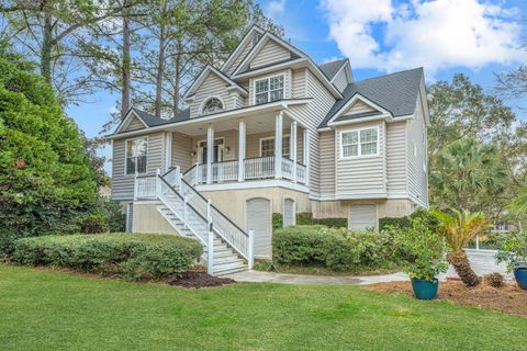 Photo of 509 Chimney Bluff Drive, Mount Pleasant, SC 29464 (MLS # 26005961)