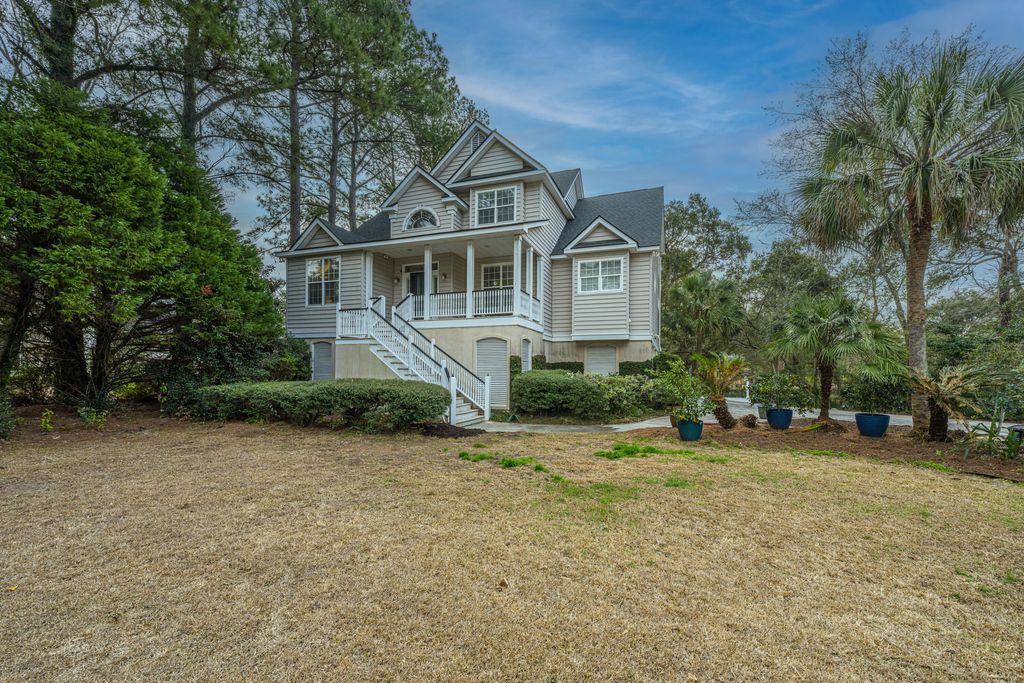 Photo of 509 Chimney Bluff Drive, Mount Pleasant, SC 29464 (MLS # 26005961)