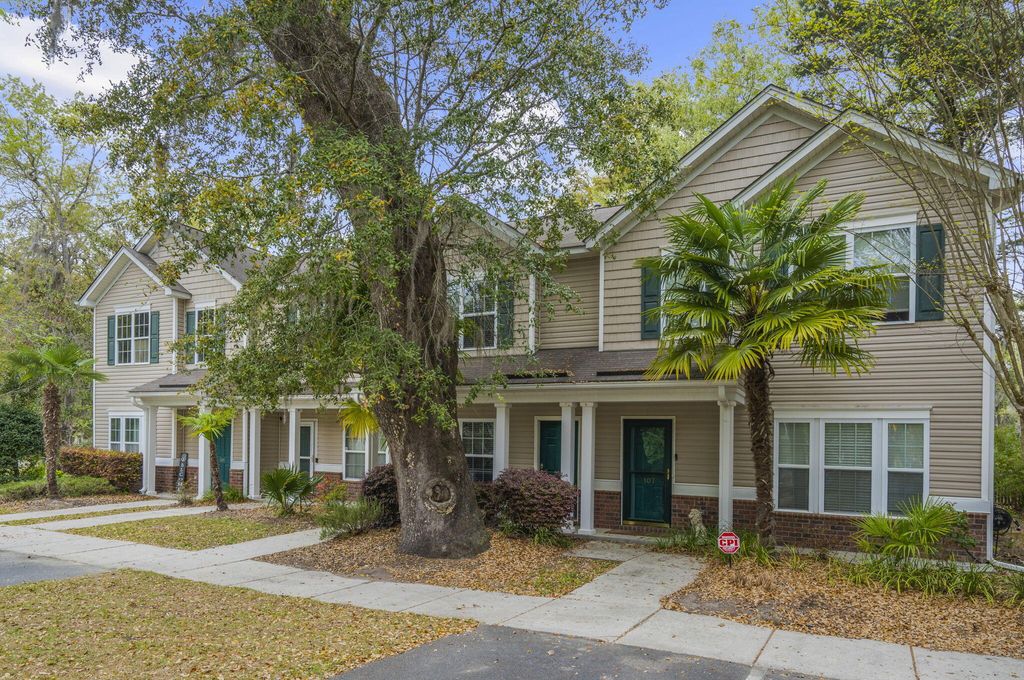 Photo of 105 Chinquapin Drive, Summerville, SC 29485 (MLS # 26008464)