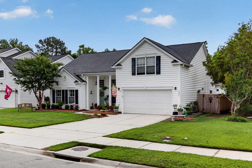 Photo of 1561 Ashley Garden Boulevard, Charleston, SC 29414 (MLS # 26016778)