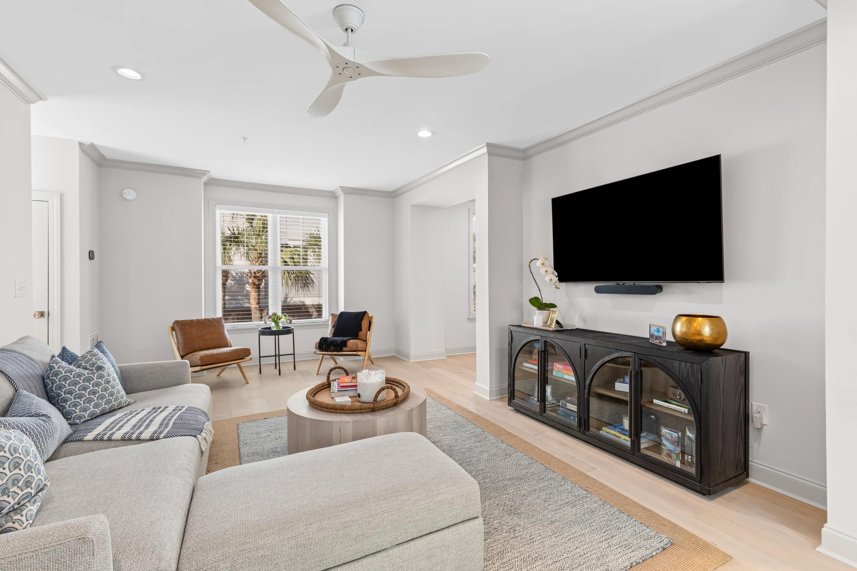 200 River Landing Drive E102