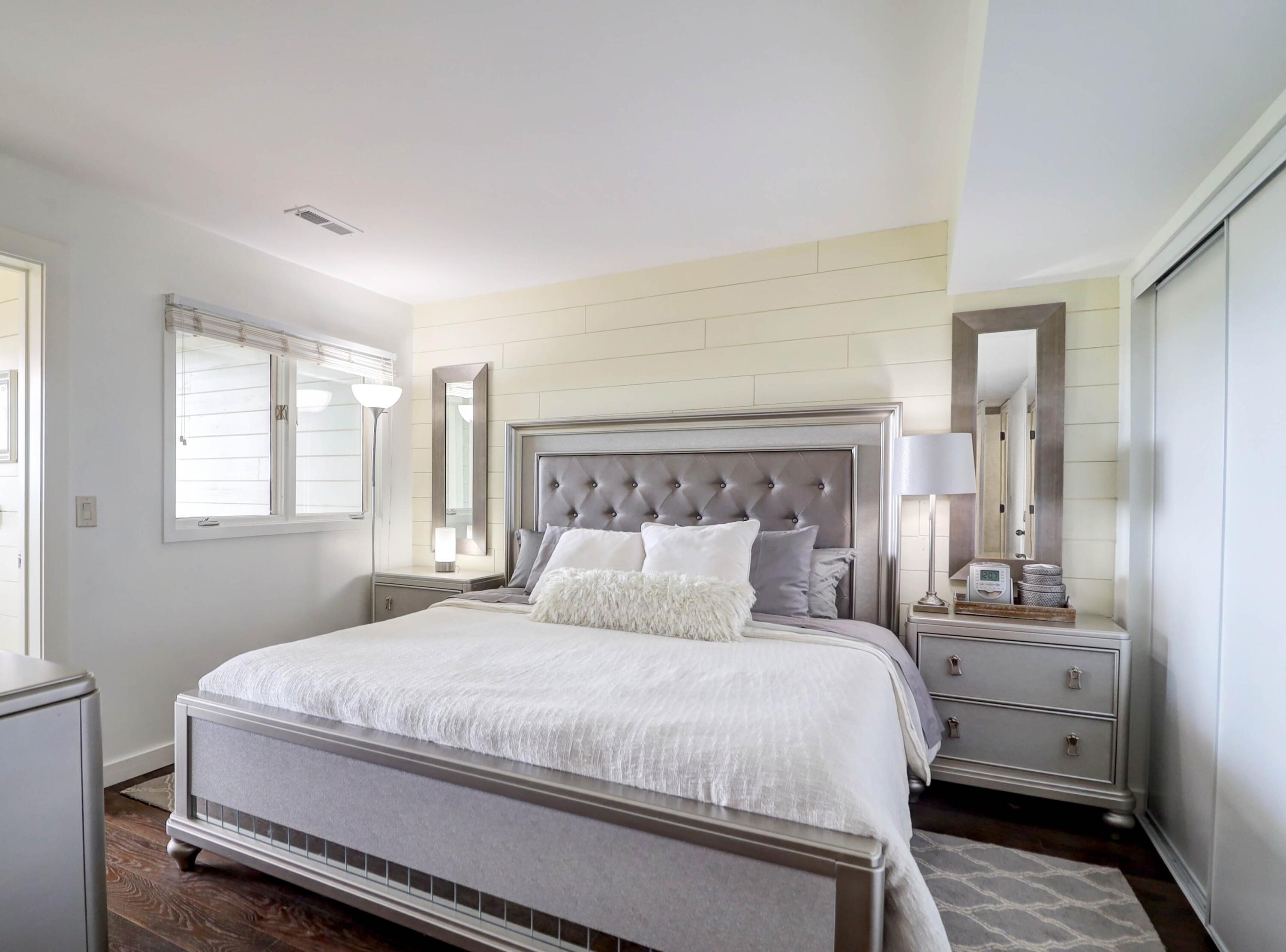 1720 Live Oak Park