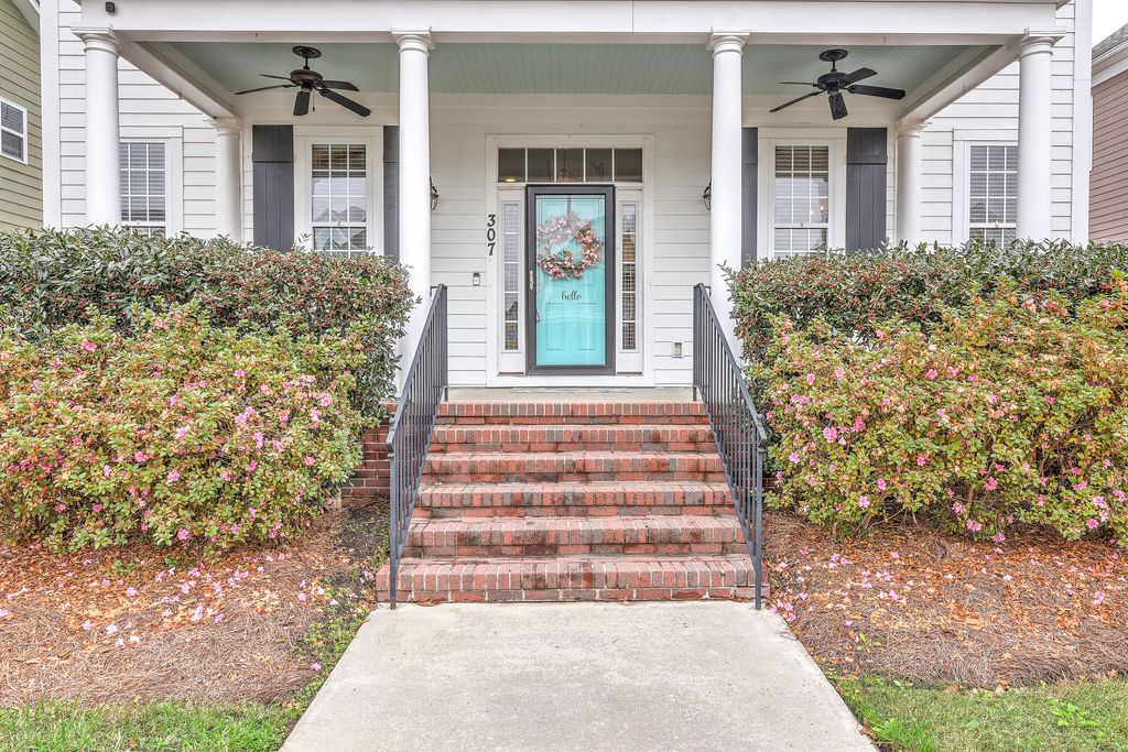 Photo of 307 Amaryllis Avenue, Summerville, SC 29483 (MLS # 25031911)