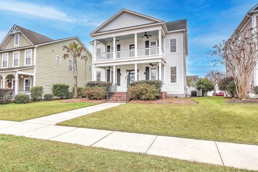 Photo of 307 Amaryllis Avenue, Summerville, SC 29483 (MLS # 25031911)