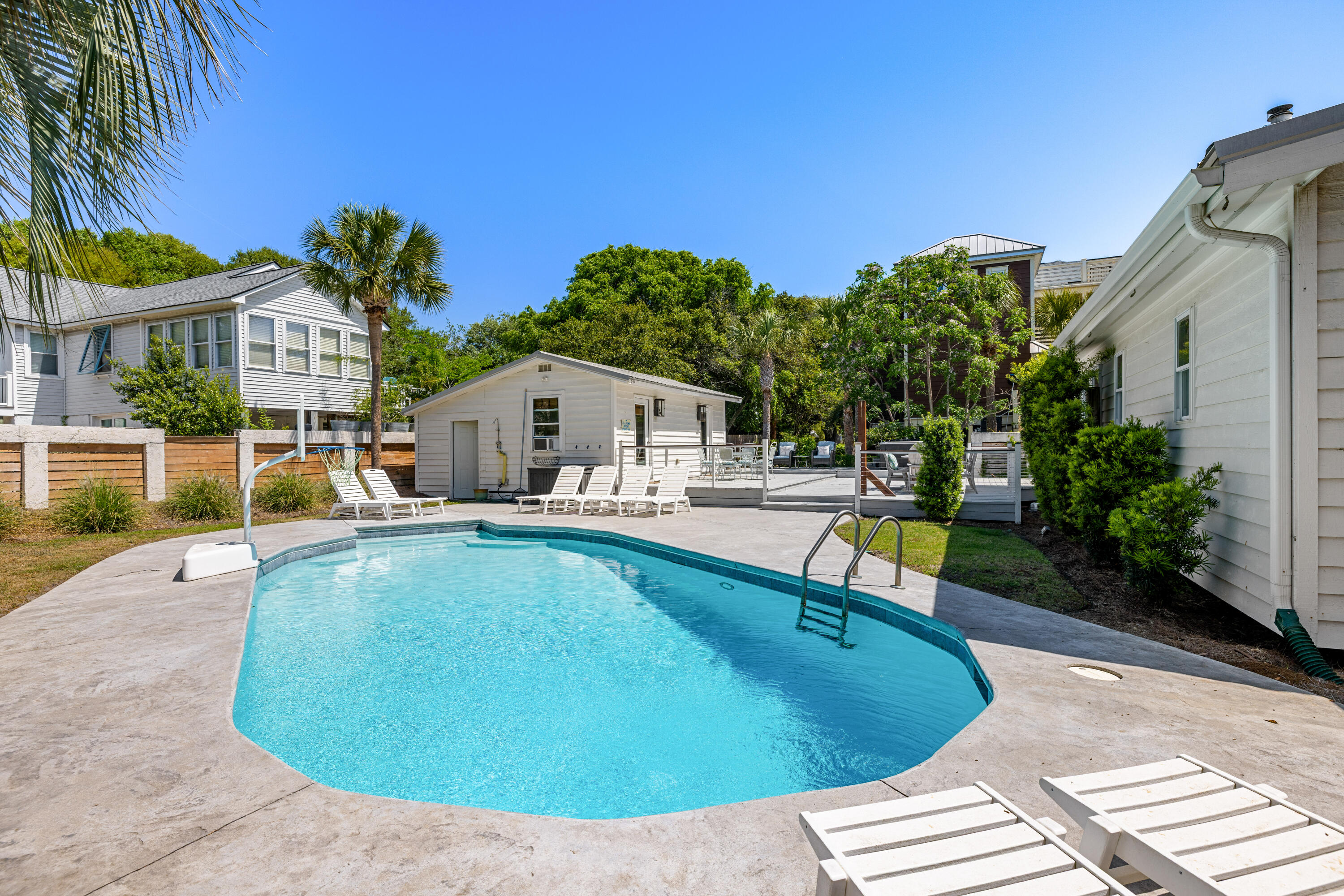 2201 Palm Boulevard
