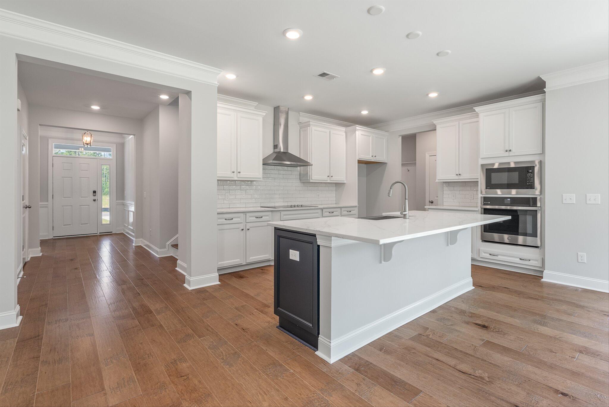 165 Huguenot Trail