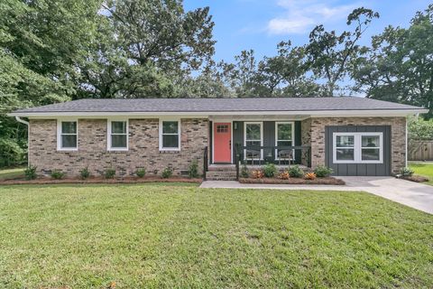 Photo of 2411 Terrell Street, Charleston, SC 29414 (MLS # 25023110)