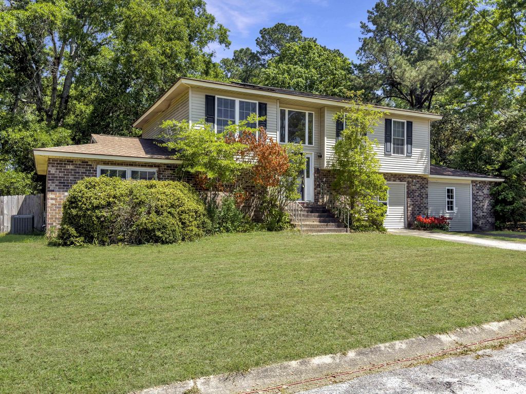 Photo of 210 Kent Court, Ladson, SC 29456 (MLS # 26010619)