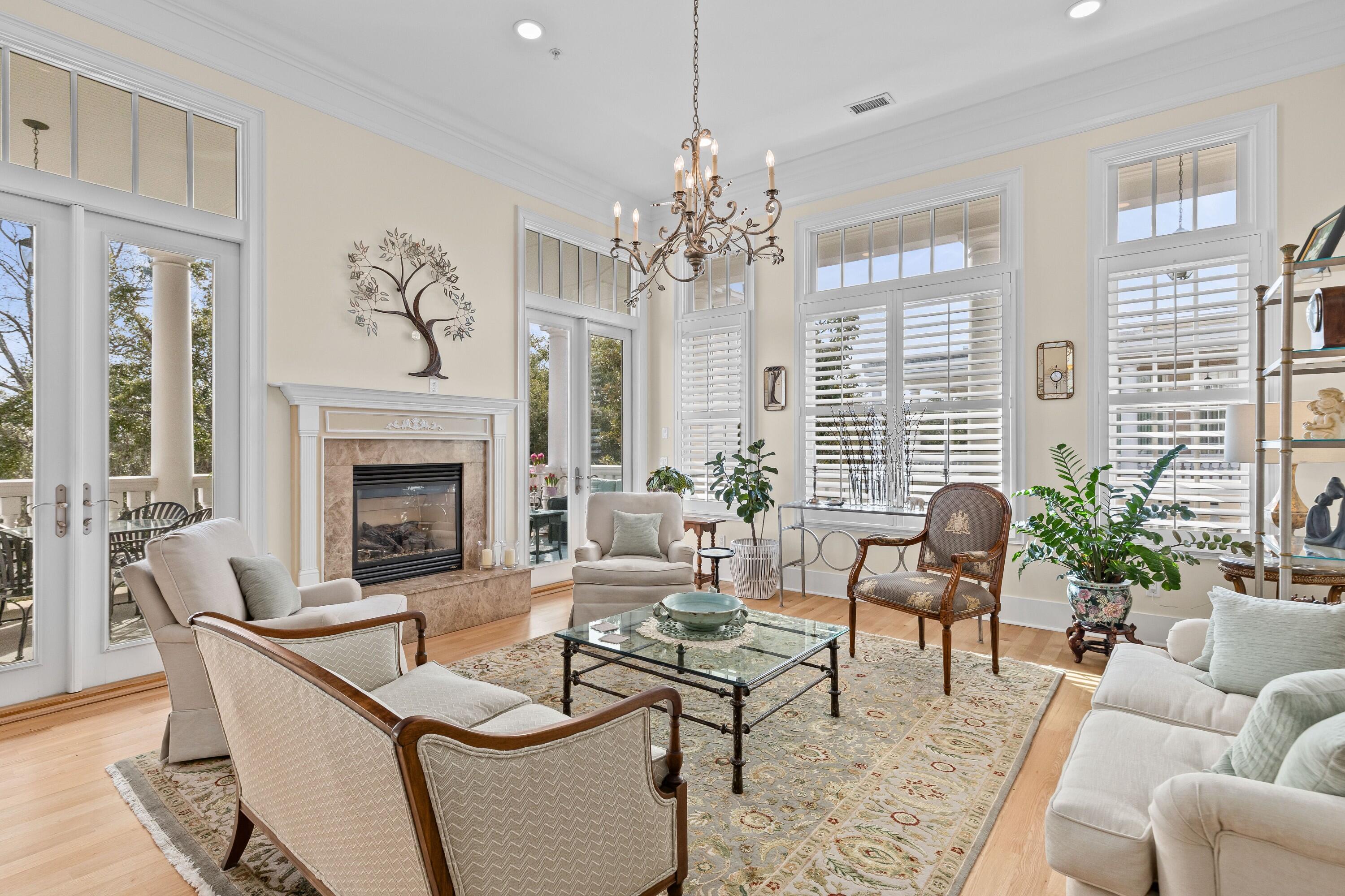 124 Fairbanks Oak Alley 4b