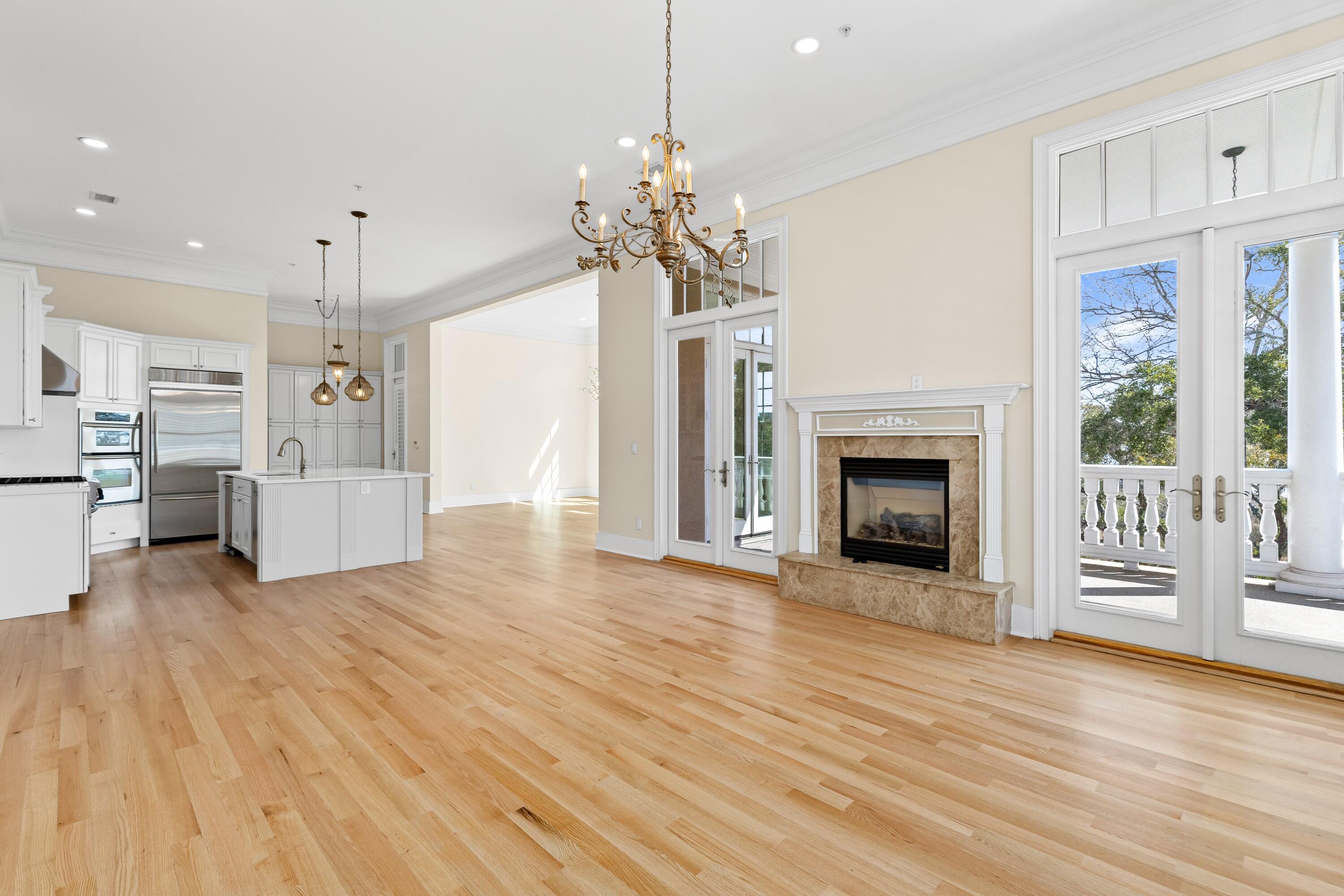 124 Fairbanks Oak Alley 4b