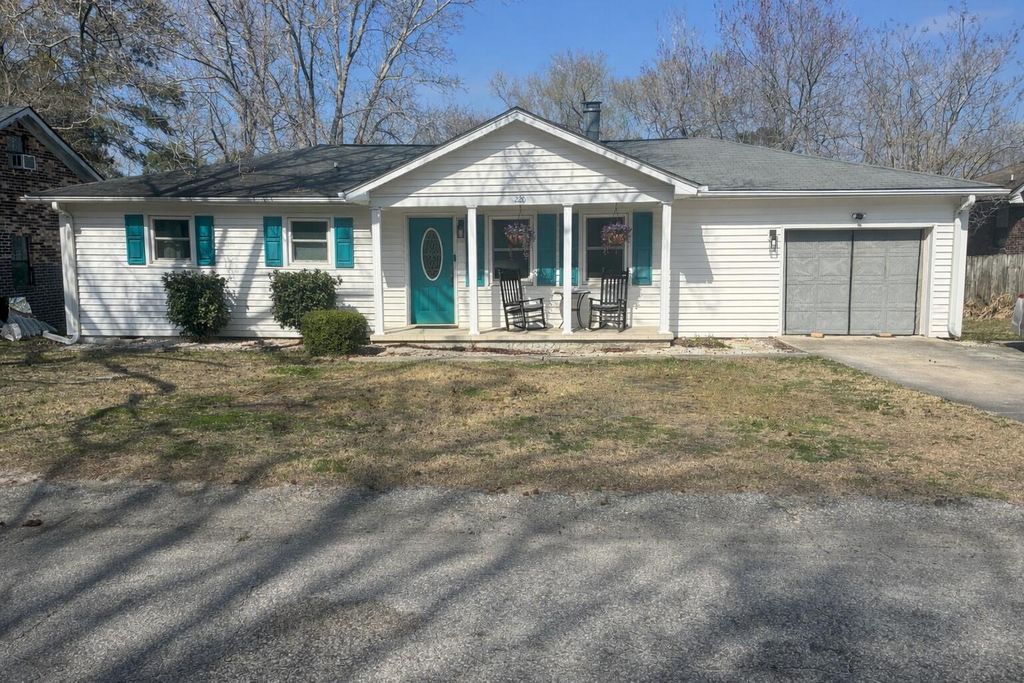 Photo of 220 Crestwood Drive, Summerville, SC 29483 (MLS # 26005910)