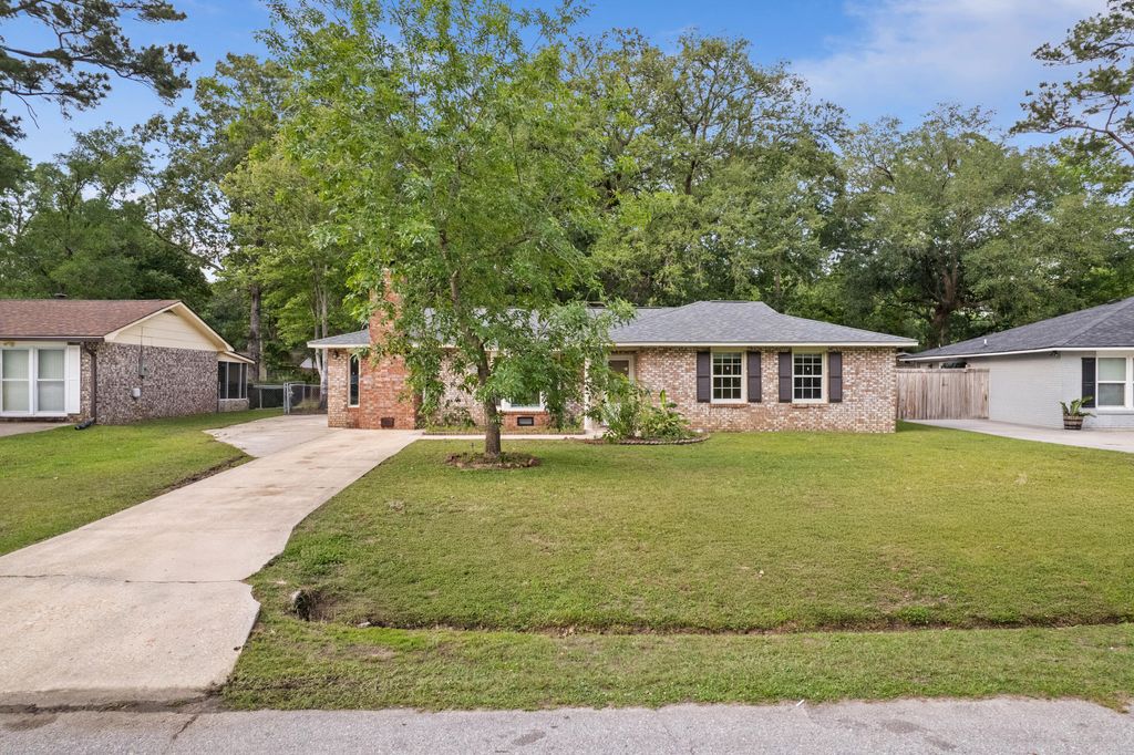 Photo of 7708 Jadewood Drive, North Charleston, SC 29418 (MLS # 26013886)