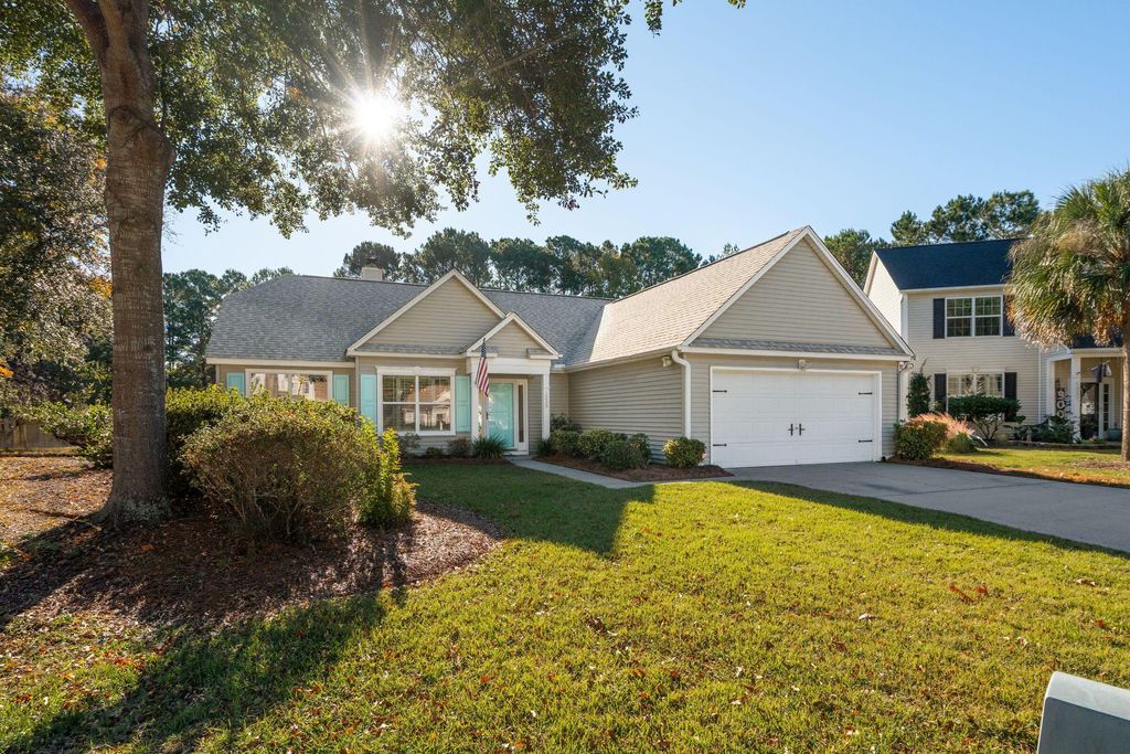 Photo of 1233 Bridgeport Drive, Mount Pleasant, SC 29466 (MLS # 25029332)