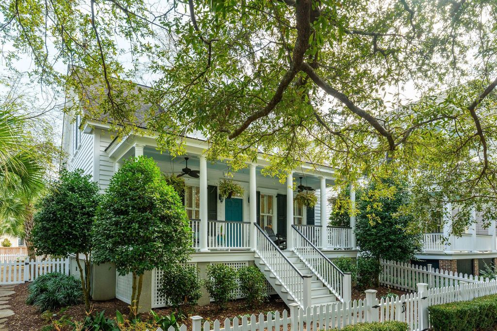 Photo of 46 Eastlake Road, Mount Pleasant, SC 29464 (MLS # 26005386)