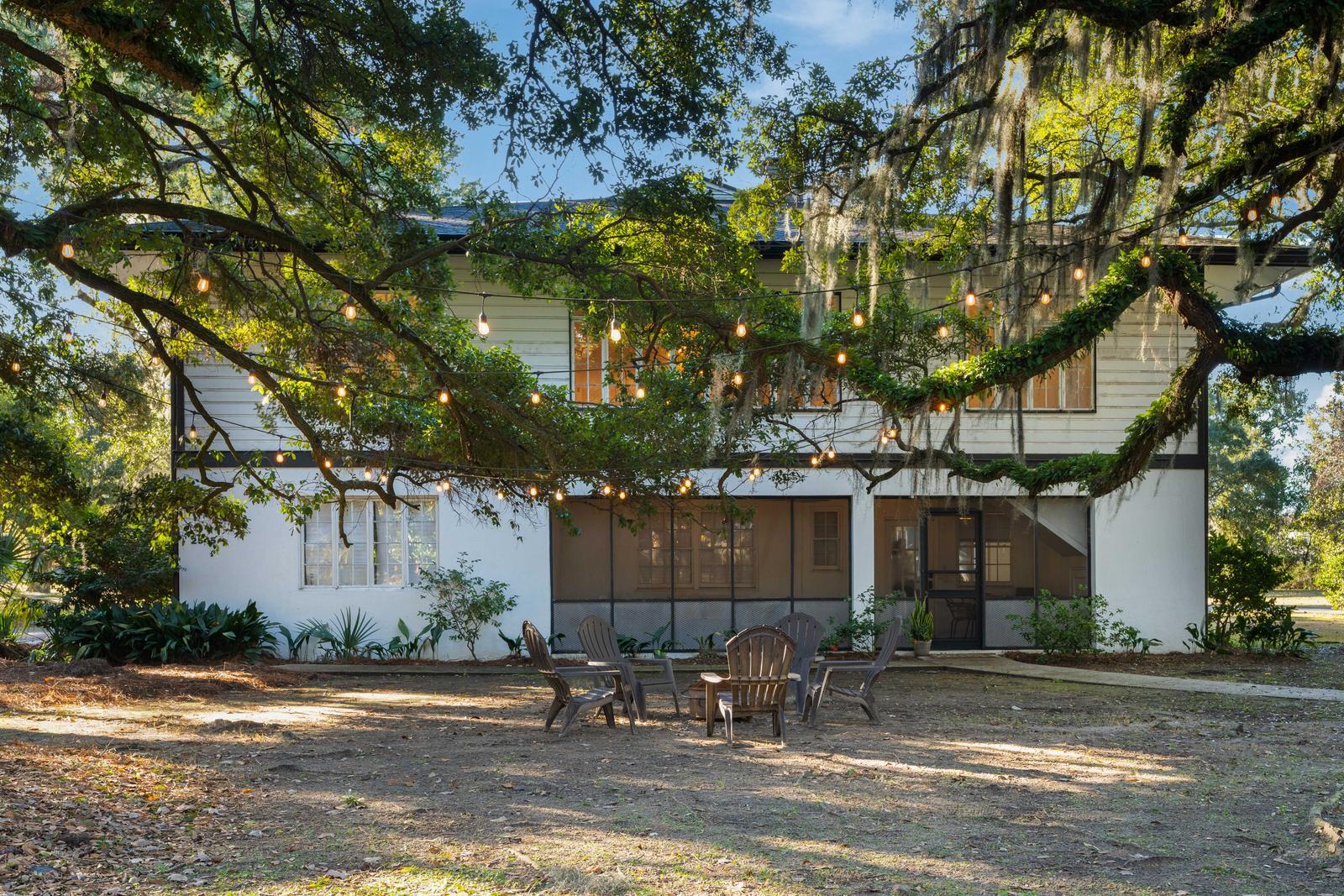 2545 N Hobson Avenue