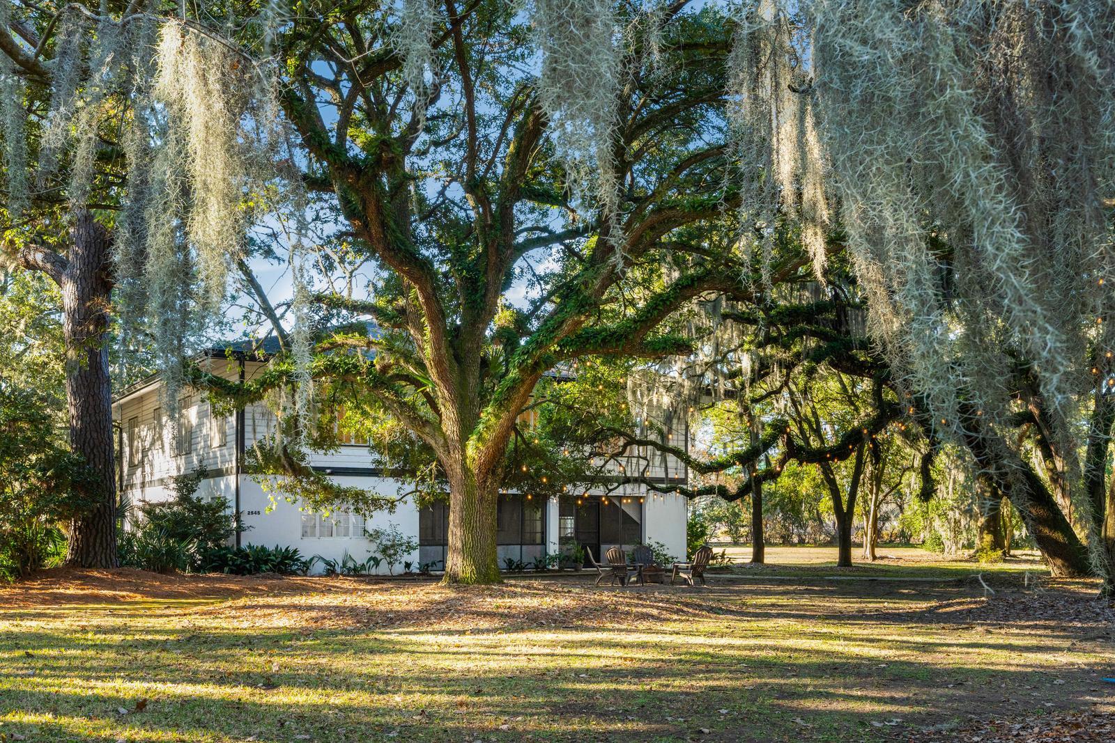 2545 N Hobson Avenue