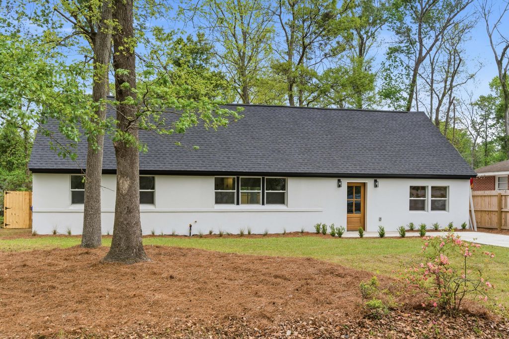 Photo of 9 Argonne Street, Charleston, SC 29407 (MLS # 26009956)