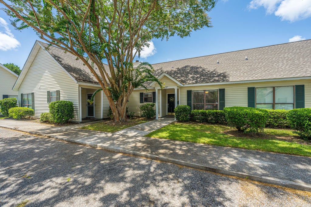 Photo of 909 E Estates Boulevard #Apt C, Charleston, SC 29414 (MLS # 26022733)