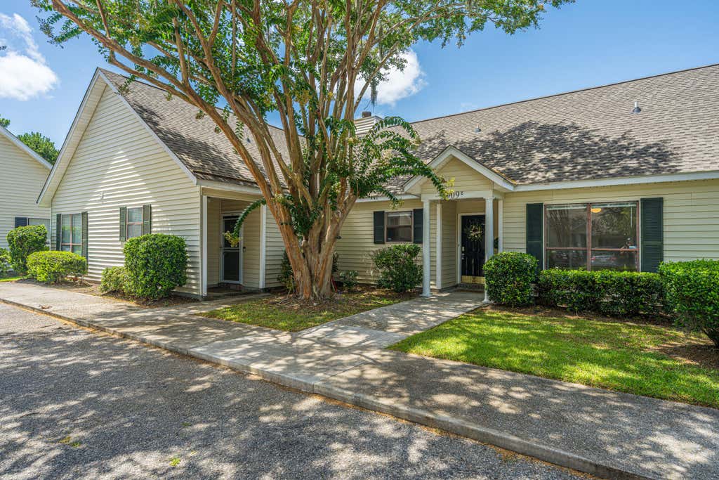 Photo of 909 E Estates Boulevard #Apt C, Charleston, SC 29414 (MLS # 26022733)