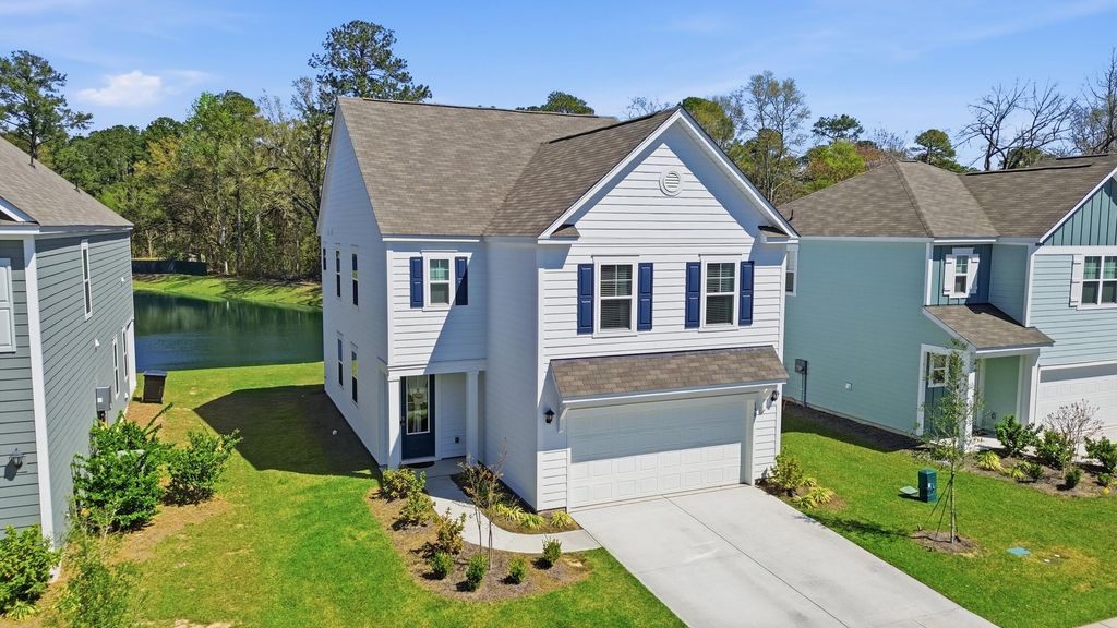 Photo of 190 E Pinckney Street, Summerville, SC 29485 (MLS # 26010671)