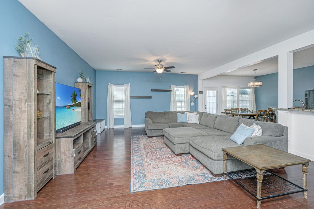 Photo of 127 Longford Drive, Summerville, SC 29483 (MLS # 26011694)