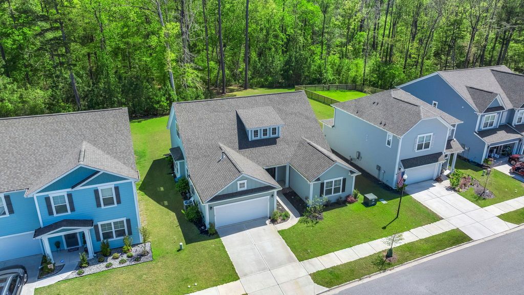 Photo of 404 Oak View Way, Summerville, SC 29483 (MLS # 26009850)