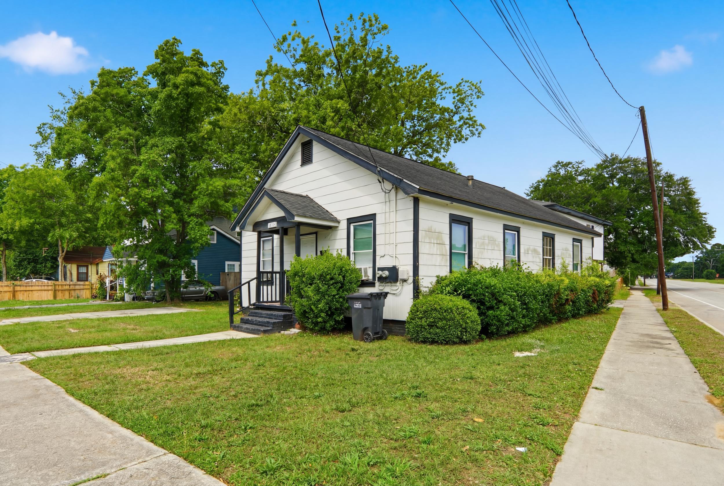1902 Iris Street A - D