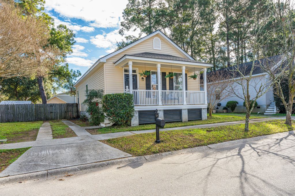 Photo of 870 Sedge Court, Charleston, SC 29412 (MLS # 26000411)