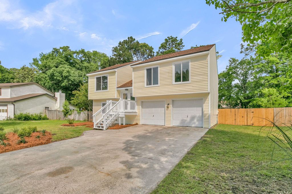 Photo of 104 Foxfire Court, Summerville, SC 29486 (MLS # 26013692)