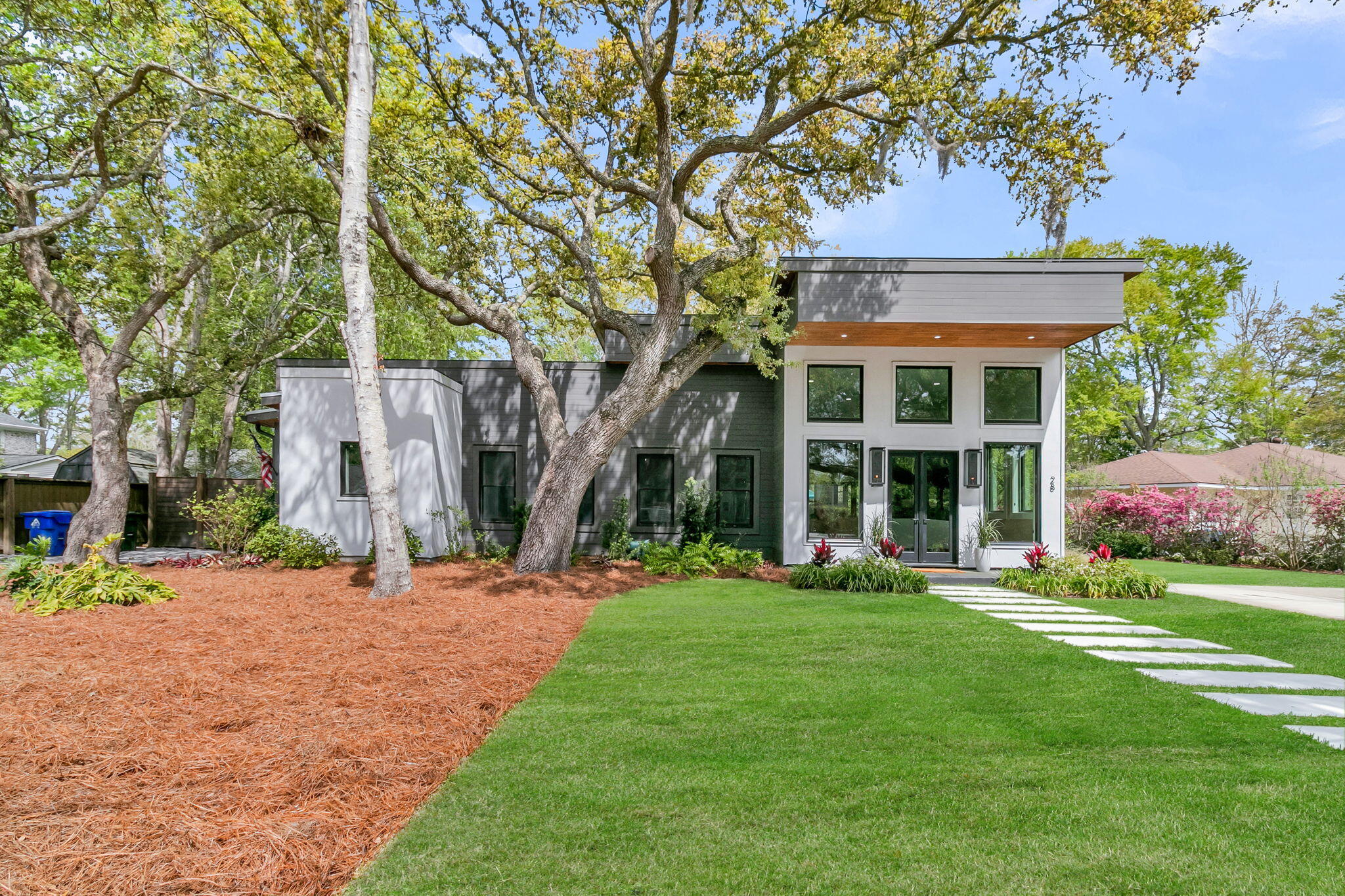 28 Riverdale Drive