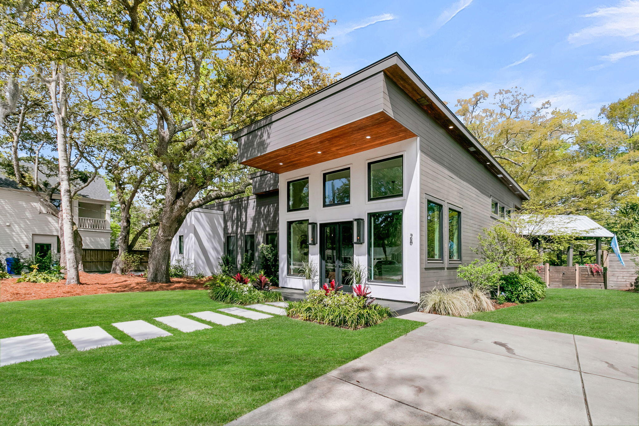 28 Riverdale Drive