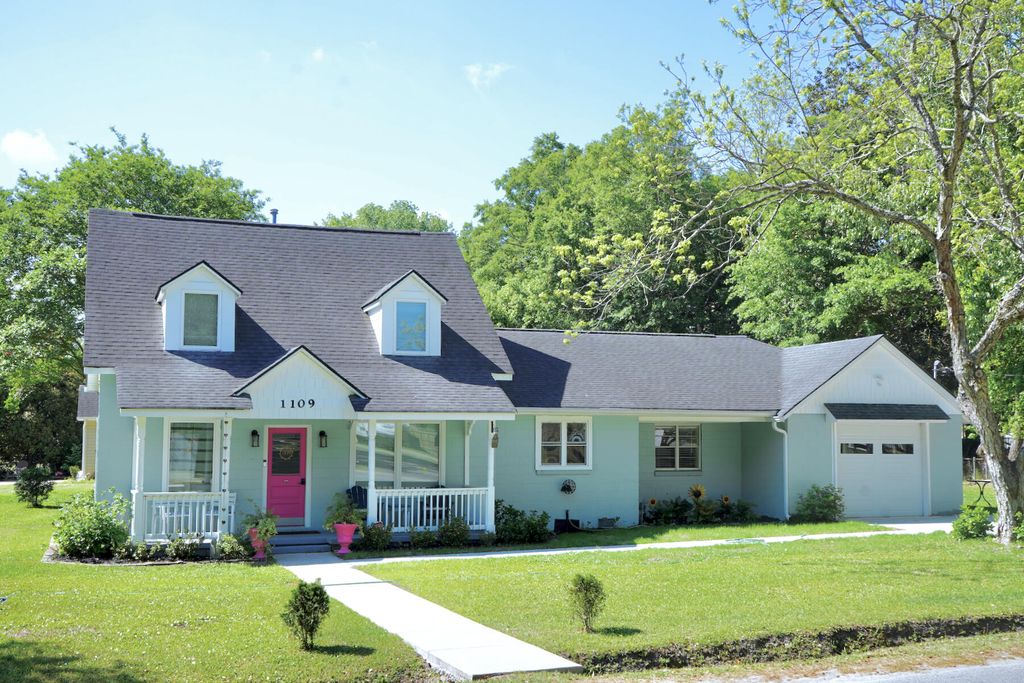 Photo of 1109 Berkeley Street, Hanahan, SC 29410 (MLS # 26011018)