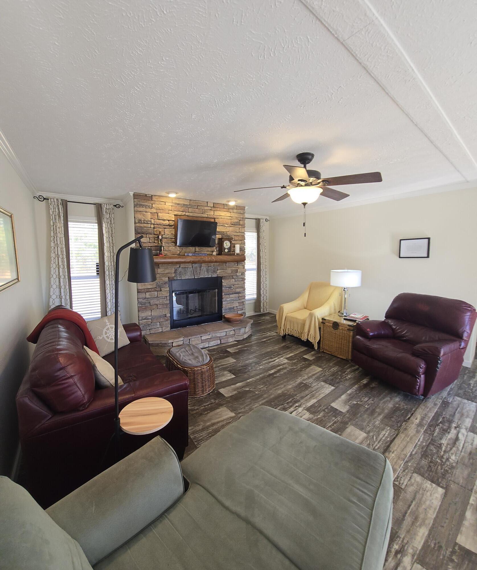 1792 Breezy Bay Way