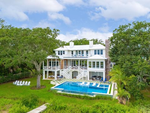 Photo of 967 Royall Avenue, Mount Pleasant, SC 29464 (MLS # 25024234)