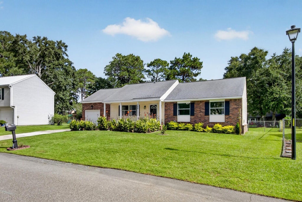 Photo of 105 Ewell Court, Summerville, SC 29486 (MLS # 26026582)