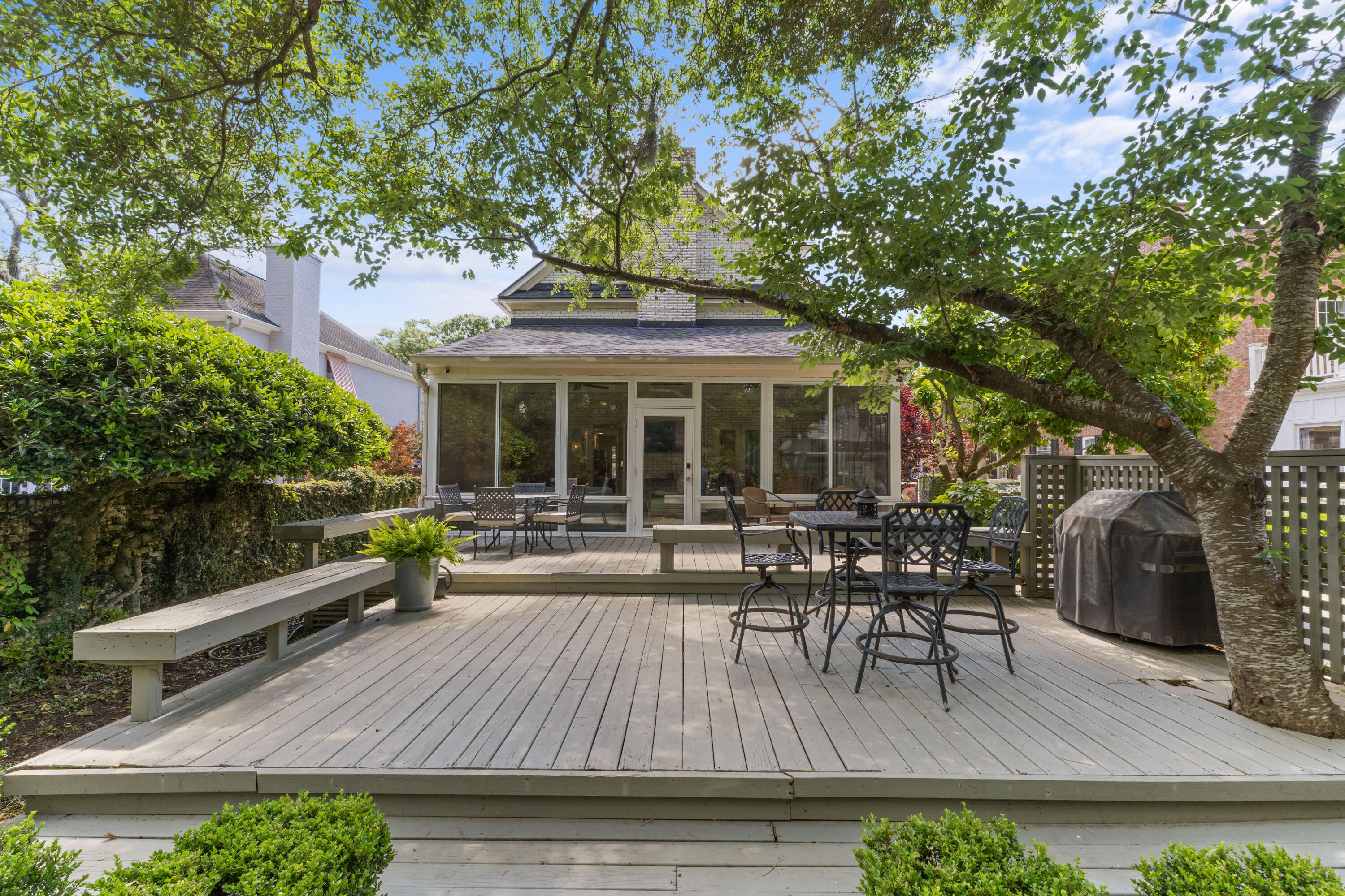 1043 Loyalist Lane