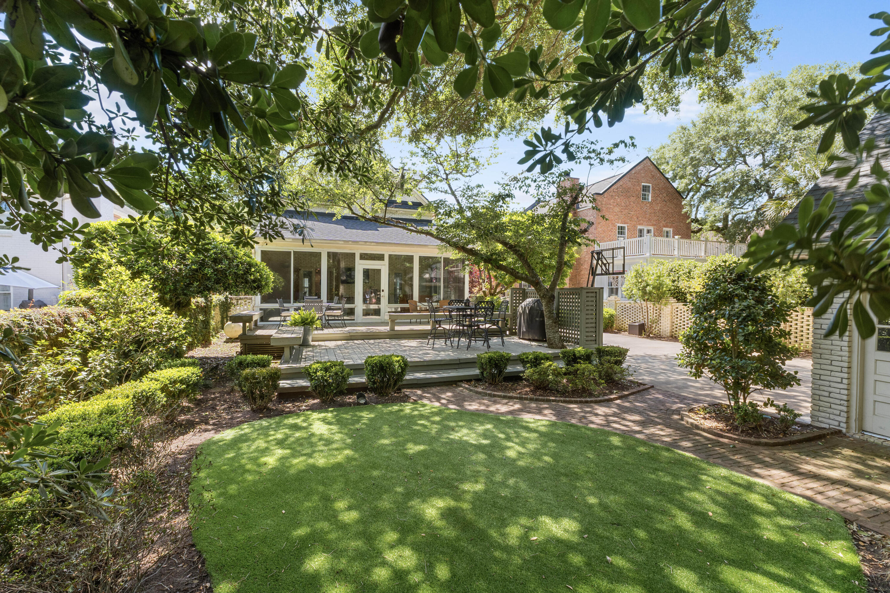 1043 Loyalist Lane