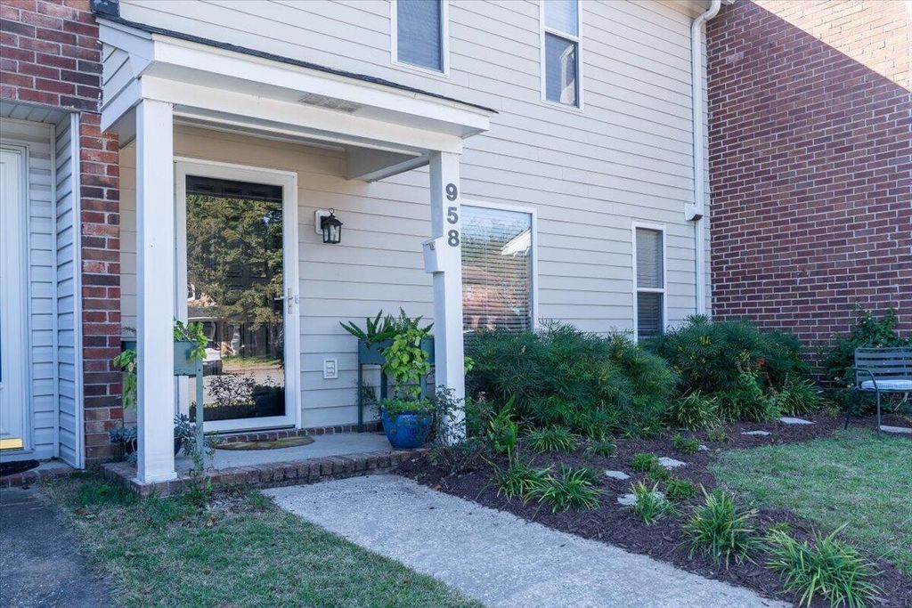 Photo of 958 Fowler Court, Mount Pleasant, SC 29464 (MLS # 26000065)