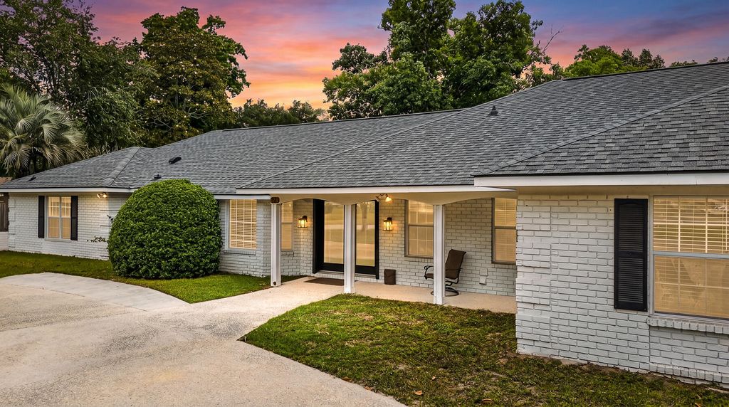 Photo of 23 Shadowmoss Parkway, Charleston, SC 29414 (MLS # 26014344)