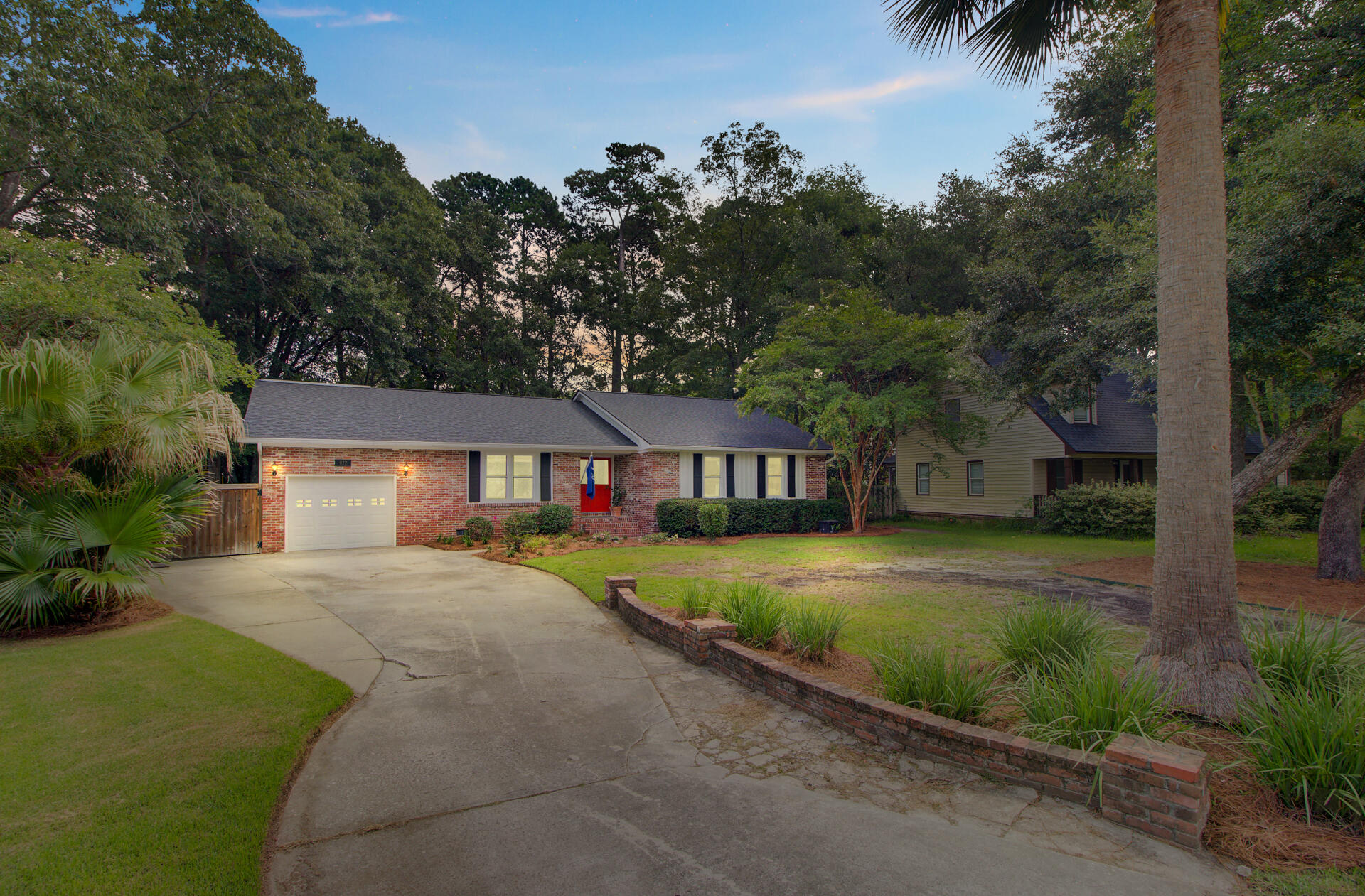 977 Colonial Drive