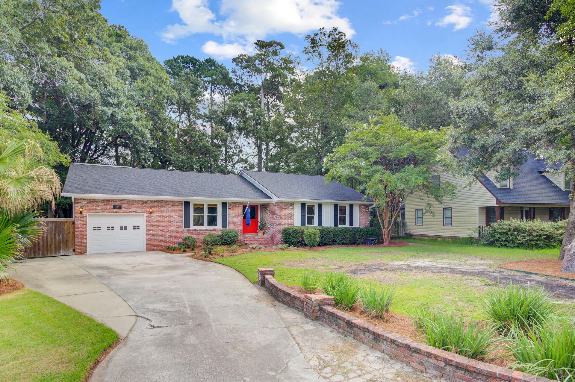 977 Colonial Drive