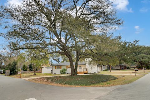 MLS: 25006582