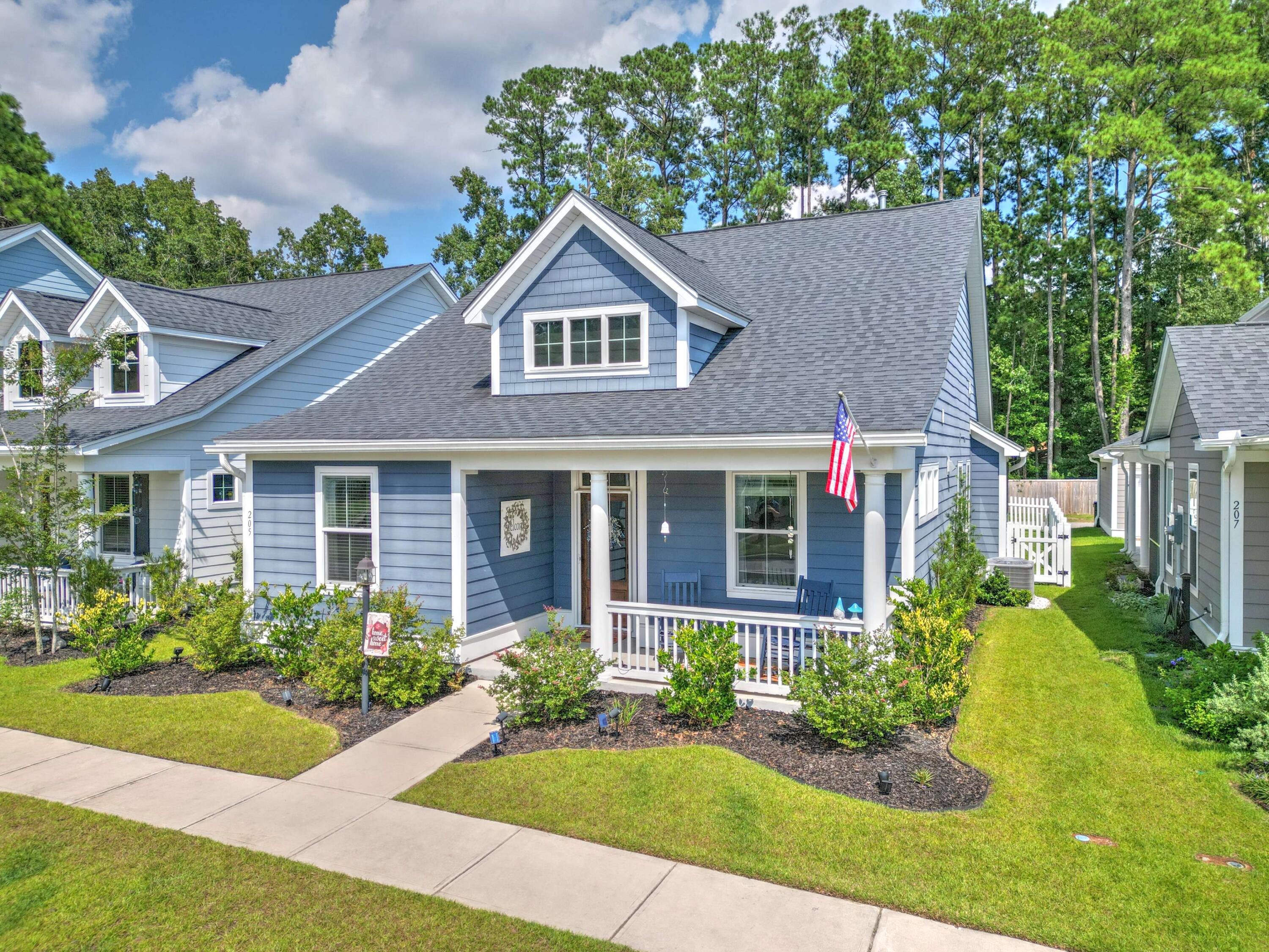 View Summerville, SC 29483 house